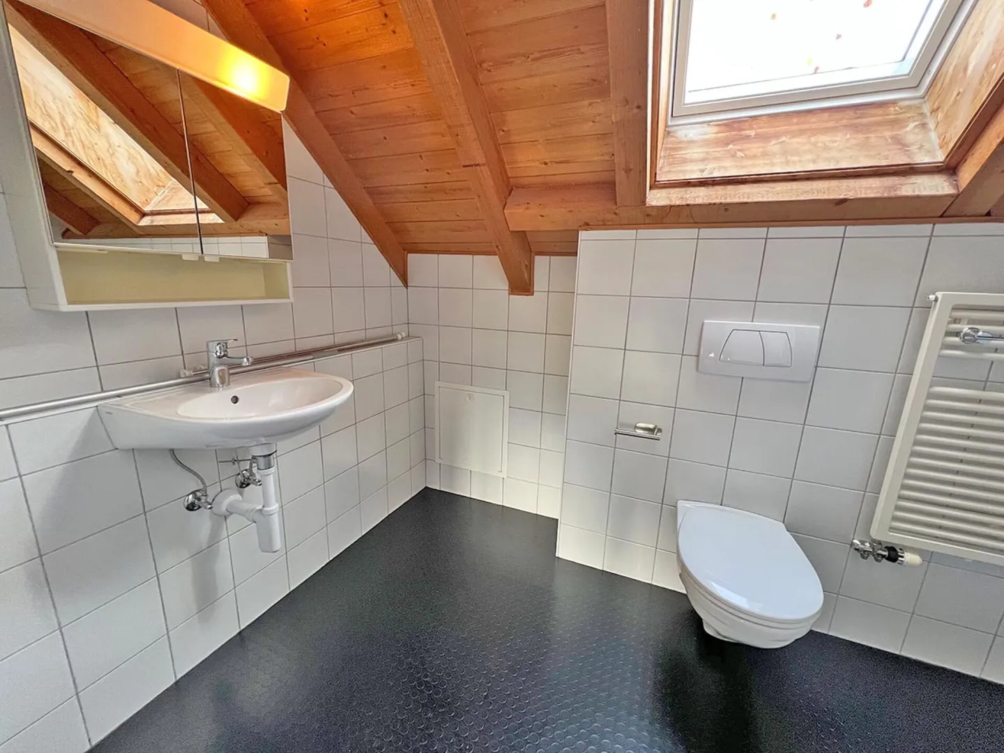 Property with two apartments and garage - Photo 13 of 35