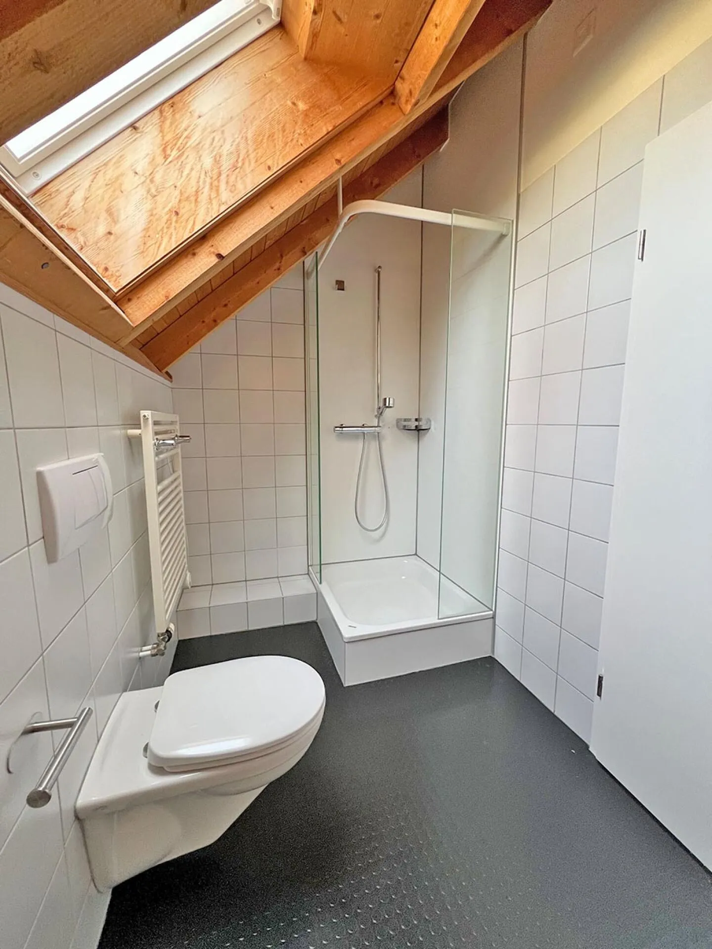 Property with two apartments and garage - Photo 14 of 35