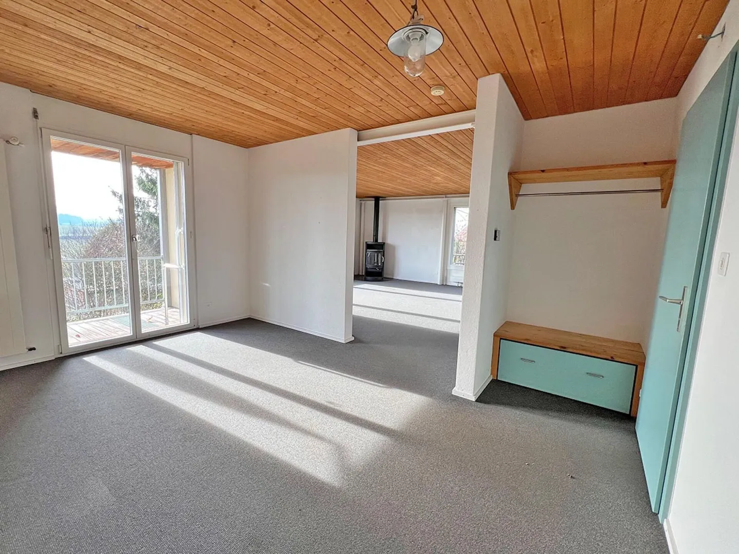 Property with two apartments and garage - Photo 15 of 35