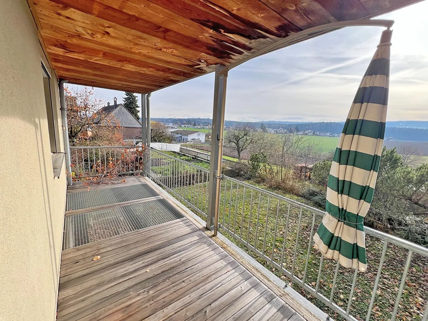 Property with two apartments and garage - Photo 19 of 35