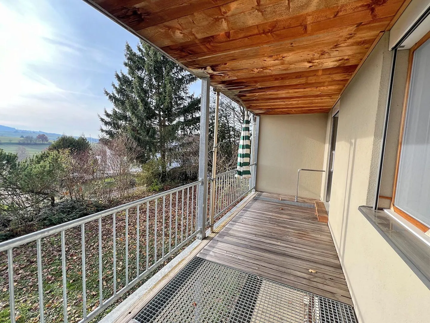 Property with two apartments and garage - Photo 18 of 35