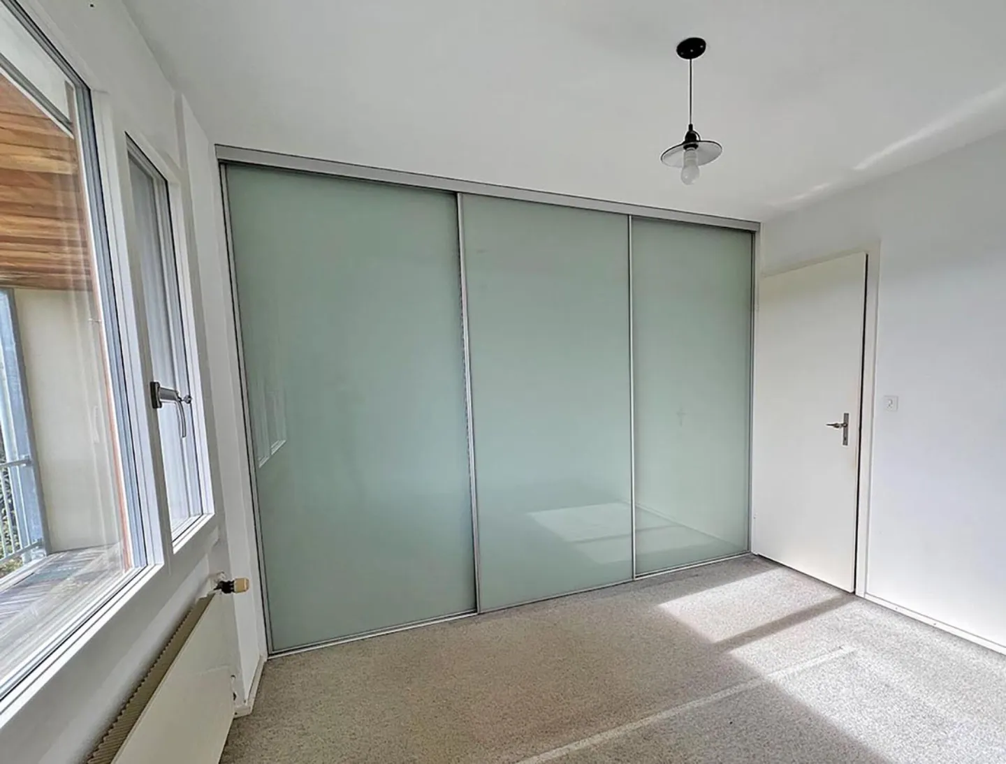 Property with two apartments and garage - Photo 21 of 35