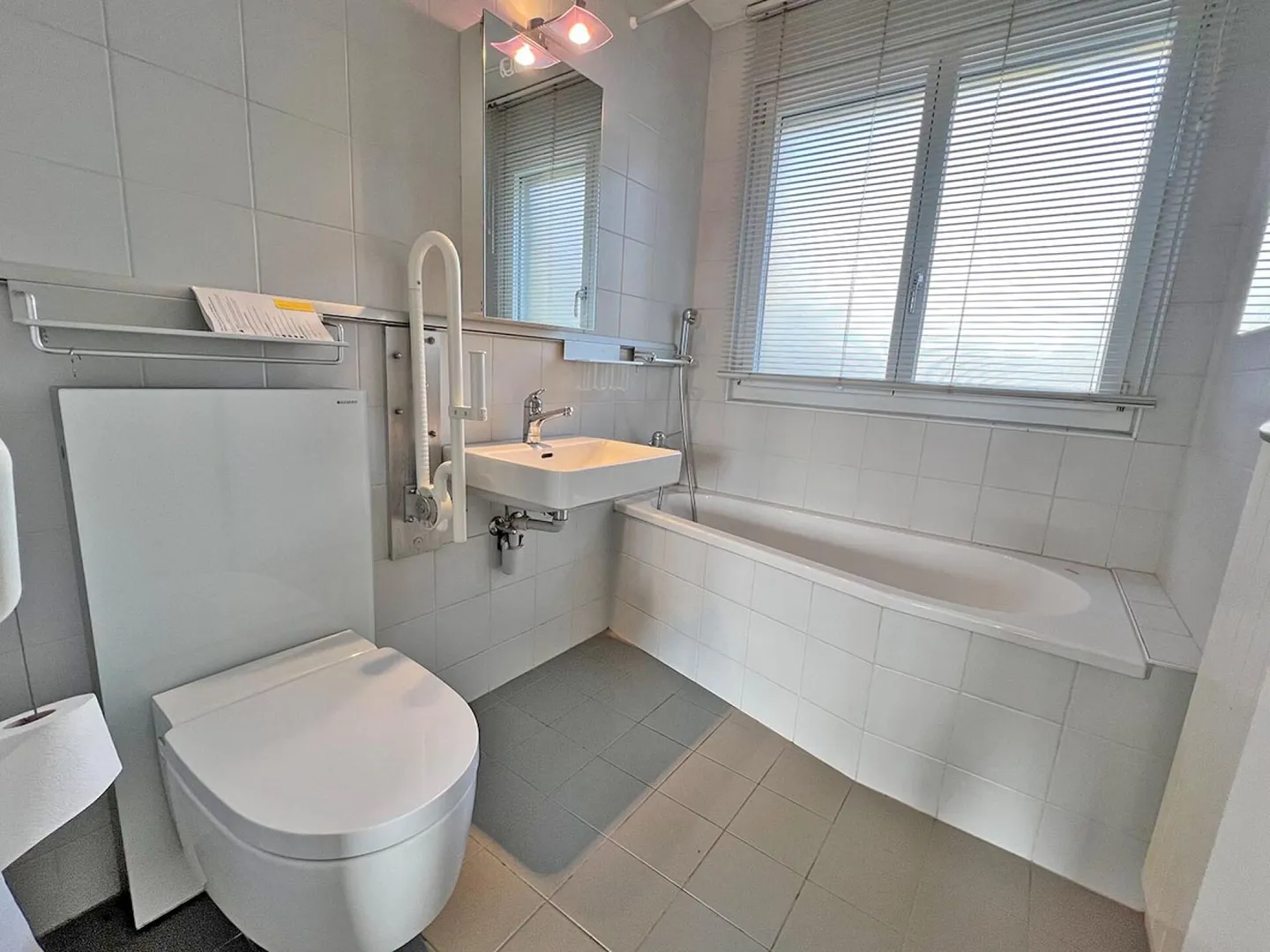 Property with two apartments and garage - Photo 23 of 35