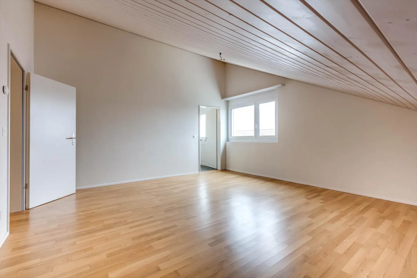 Apartment for rent - Photo 9 of 13