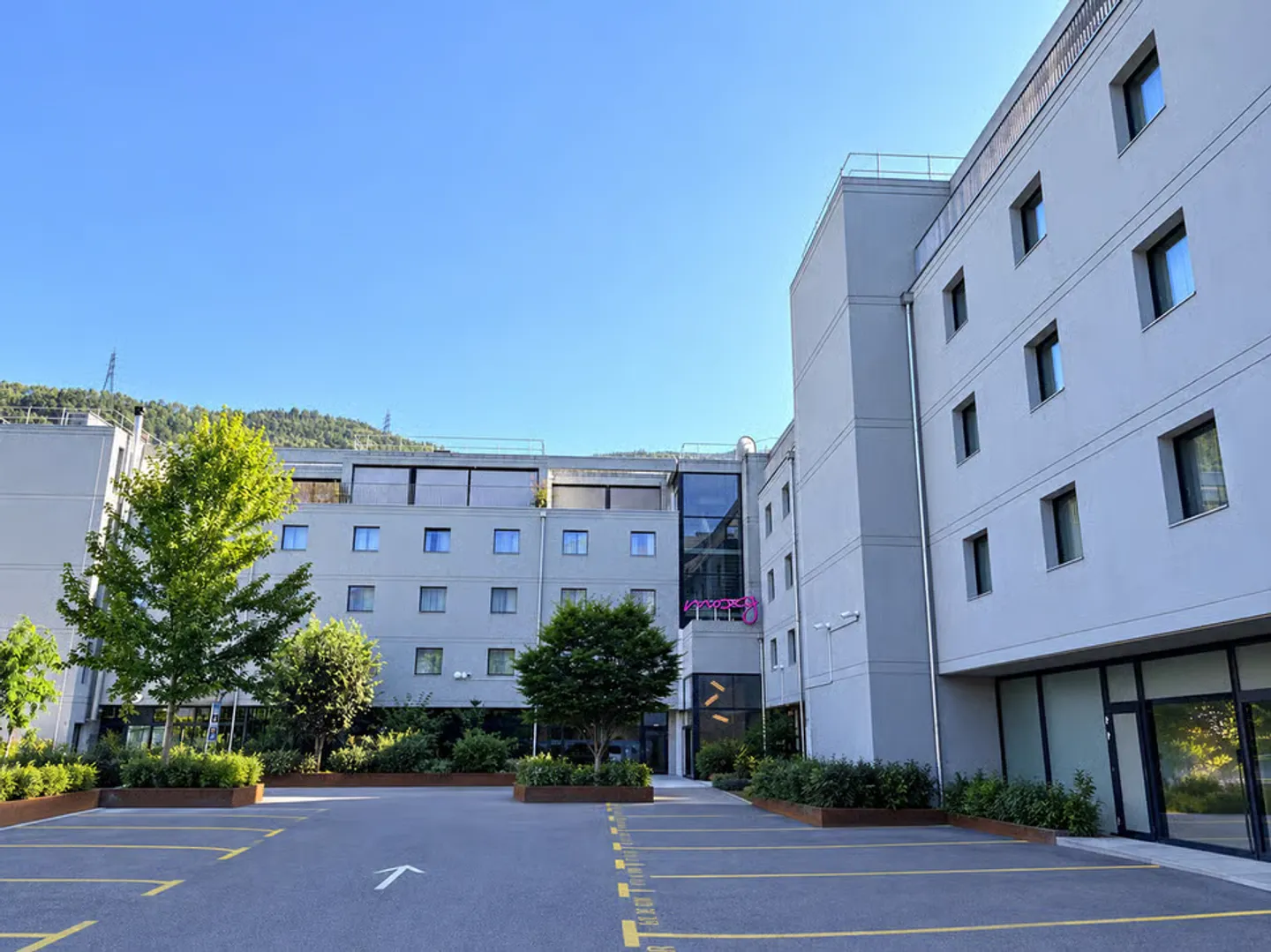 Magnificent 2.5 room penthouse apartment in modern Sion - Photo 6 of 6