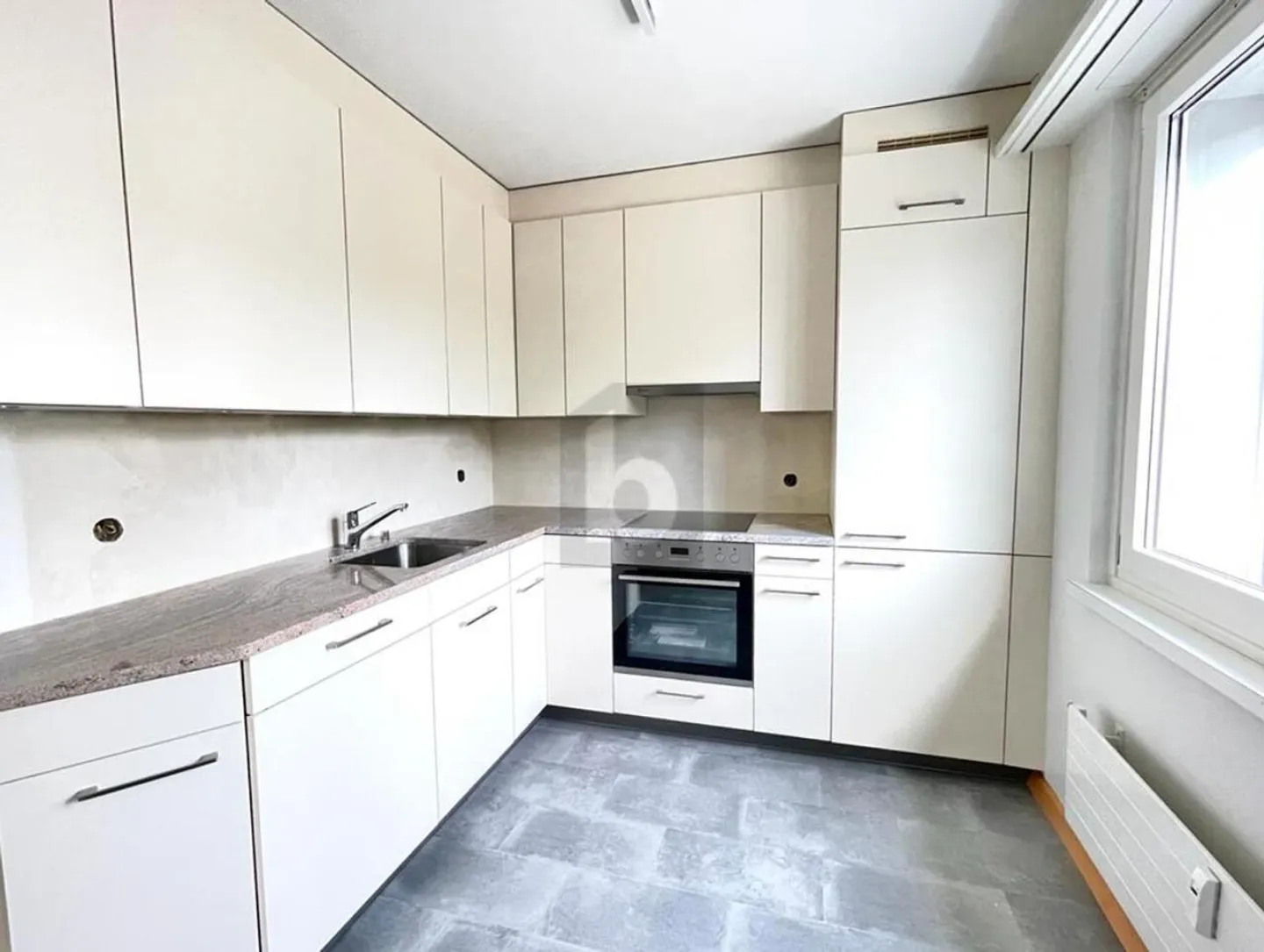 SPACIOUS WITH BREATHTAKING VIEW - Photo 4 of 6