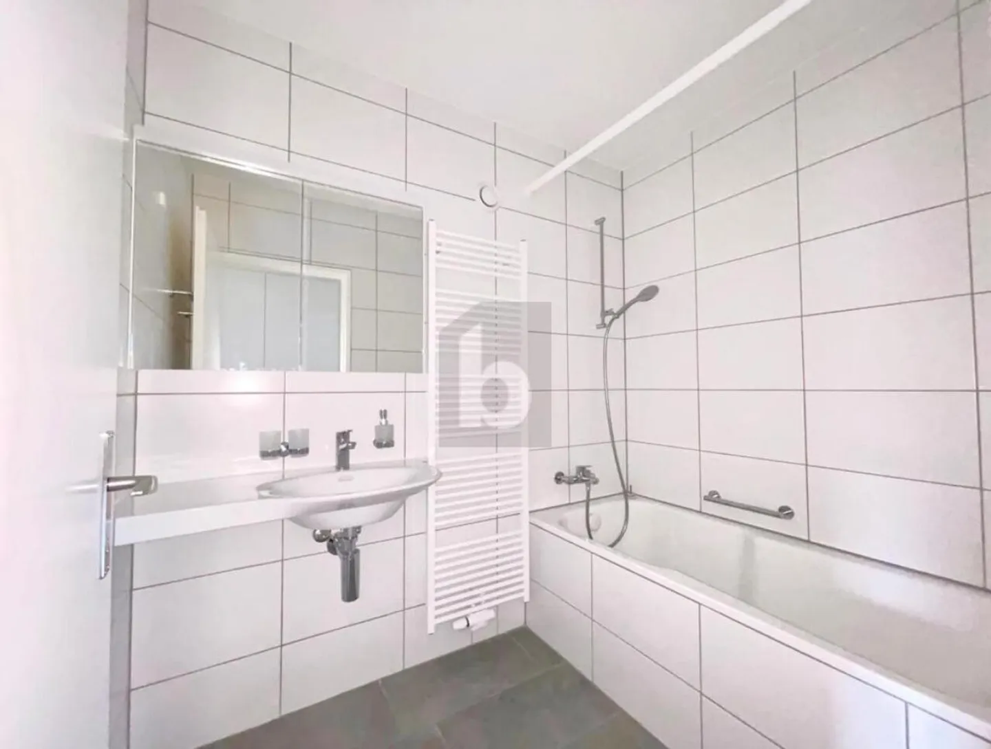 SPACIOUS WITH BREATHTAKING VIEW - Photo 5 of 6