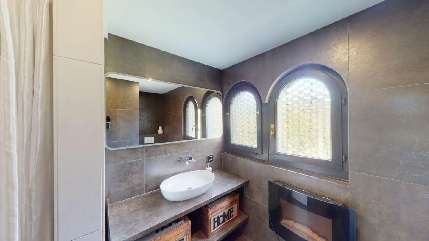 Beautiful villa in Silenen with stunning living room - Photo 11 of 14