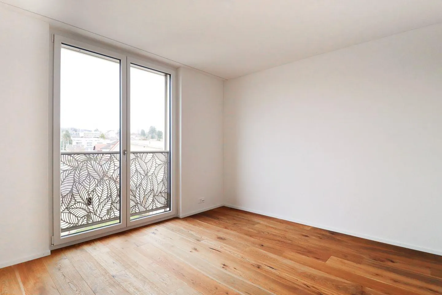 Exclusive 4.5-room apartment with a view & numerous garage spaces - Photo 4 of 12