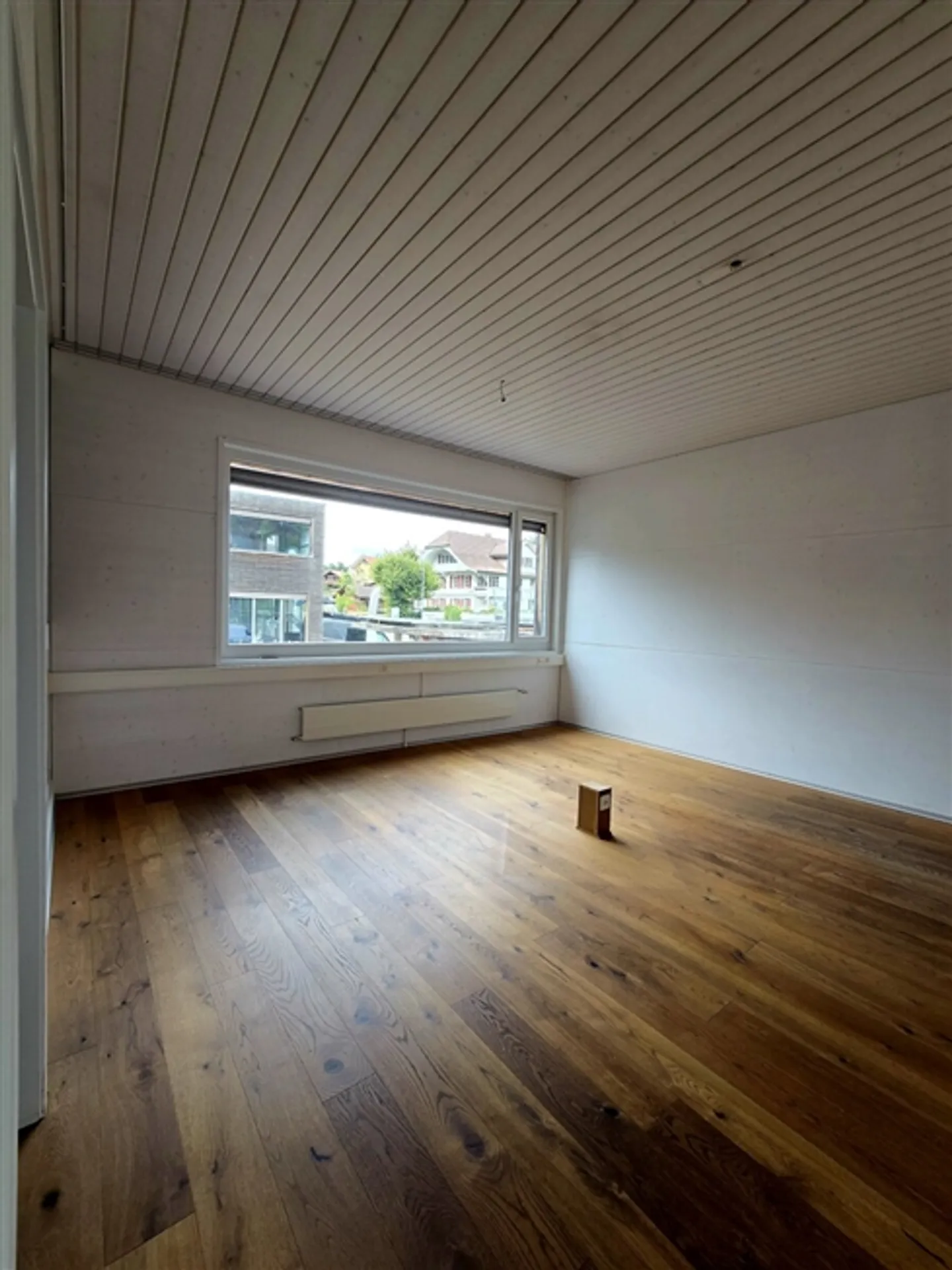 Beautiful commercial space in optimal location - Photo 2 of 13