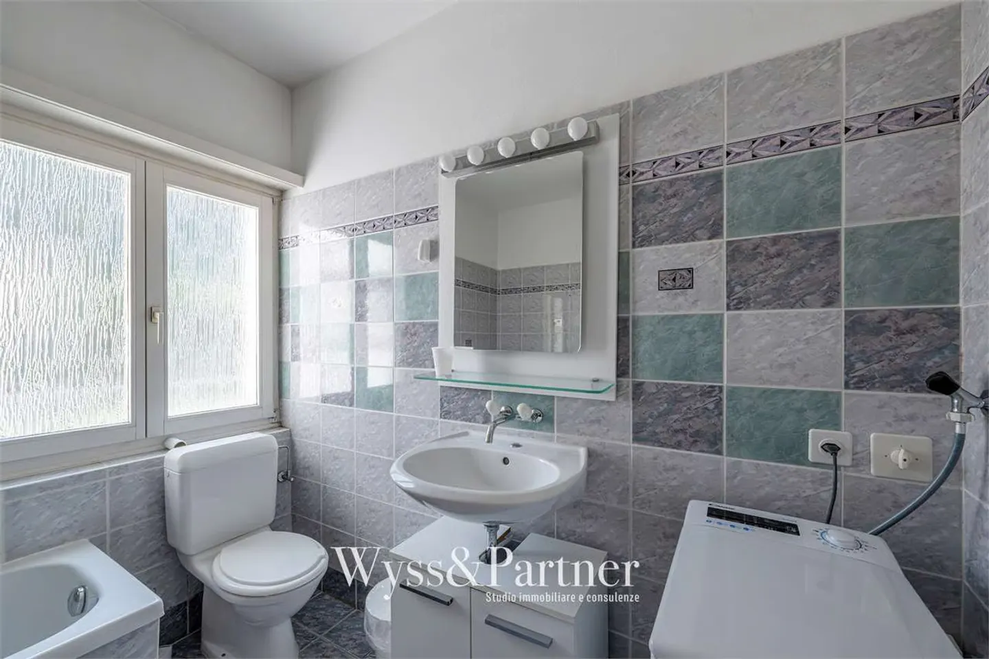 Magadino - Spacious duplex apartment just steps from the lake! - Photo 11 of 13