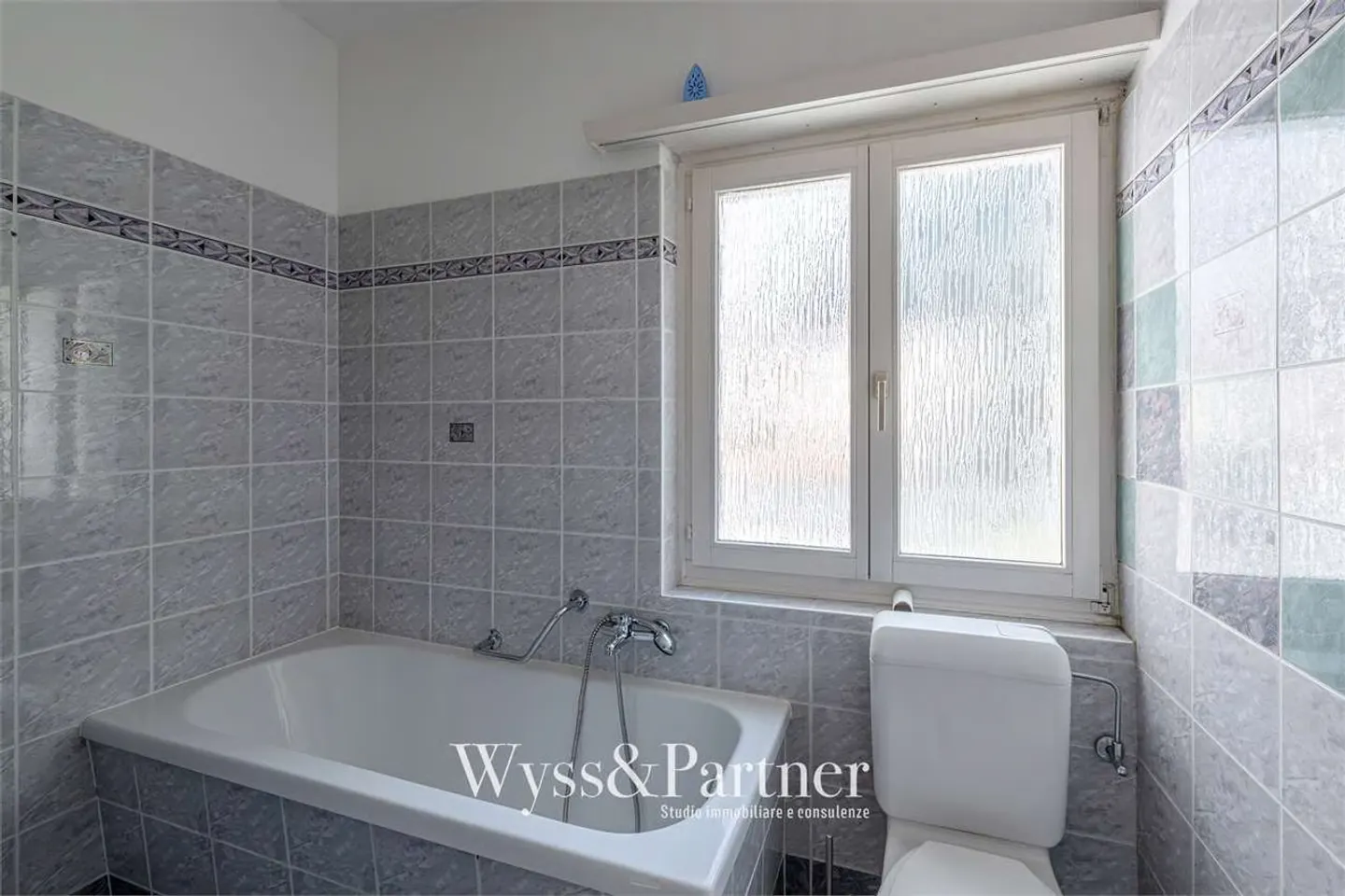 Magadino - Spacious duplex apartment just steps from the lake! - Photo 12 of 13