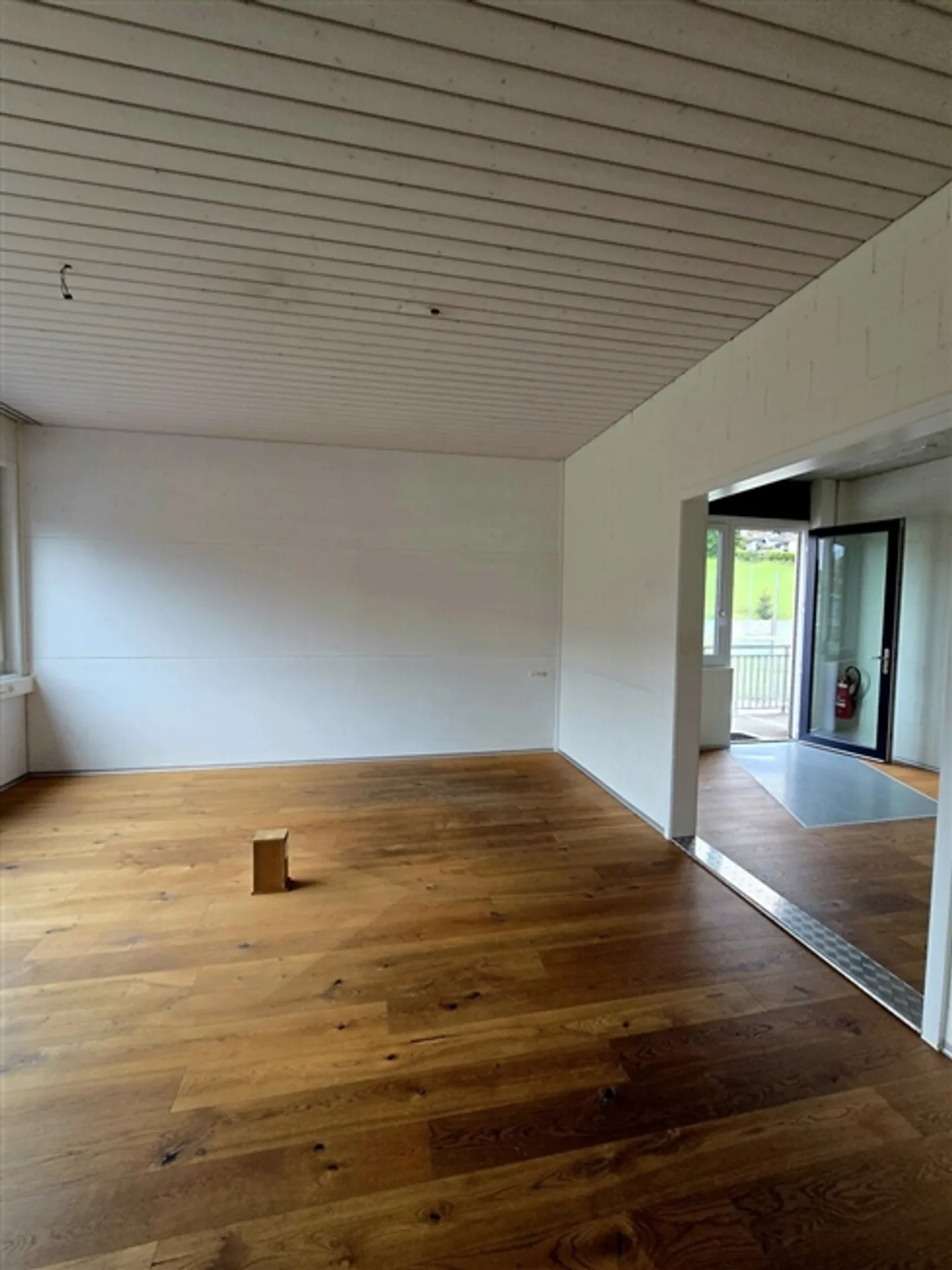 Beautiful commercial space in optimal location - Photo 3 of 13