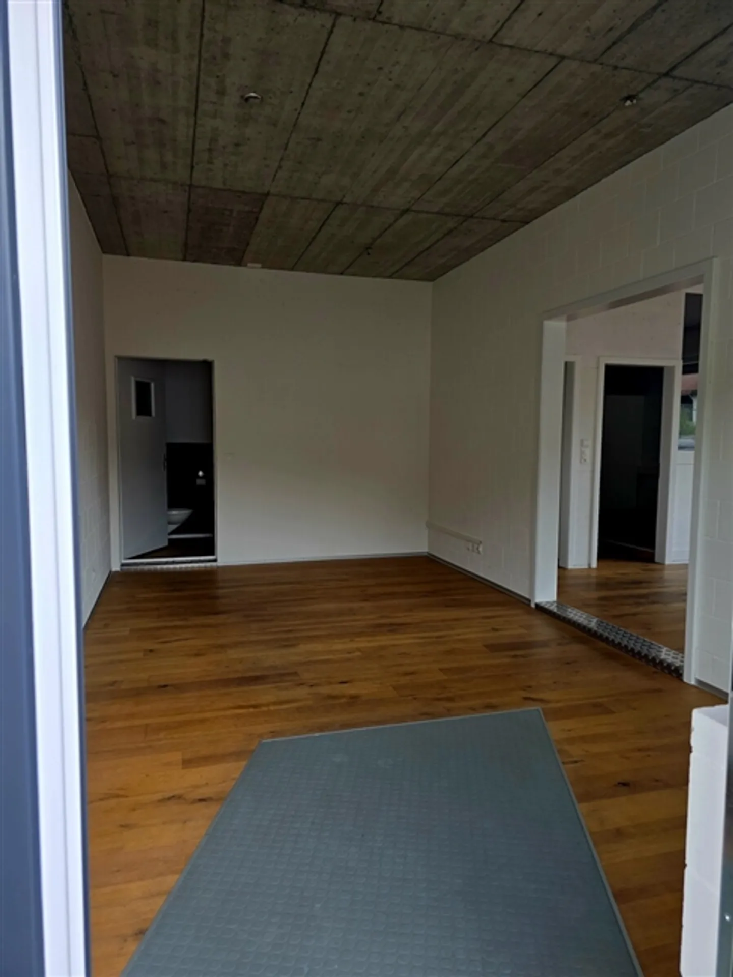 Beautiful commercial space in optimal location - Photo 13 of 13