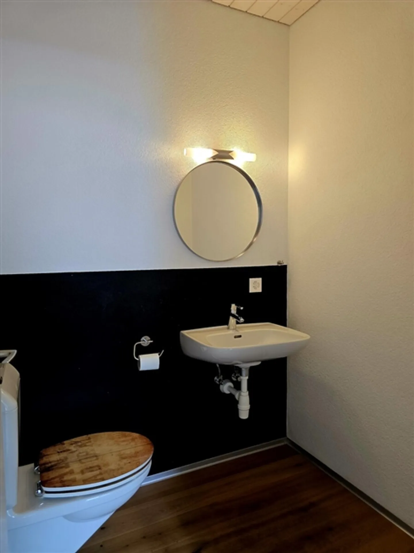 Beautiful commercial space in optimal location - Photo 7 of 13