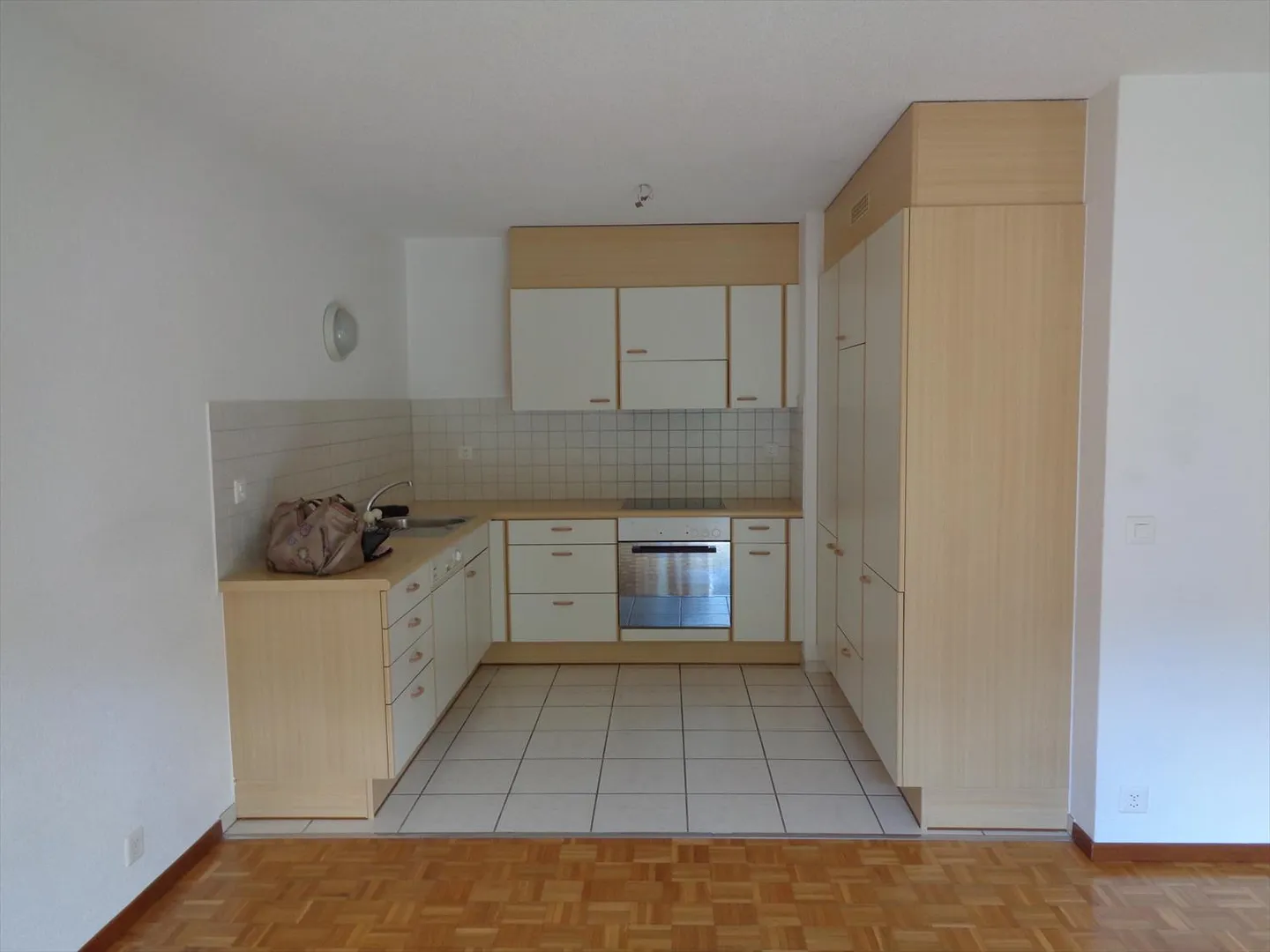 Appartement dans un immeuble avec ascenseur. - Photo 1 sur 22