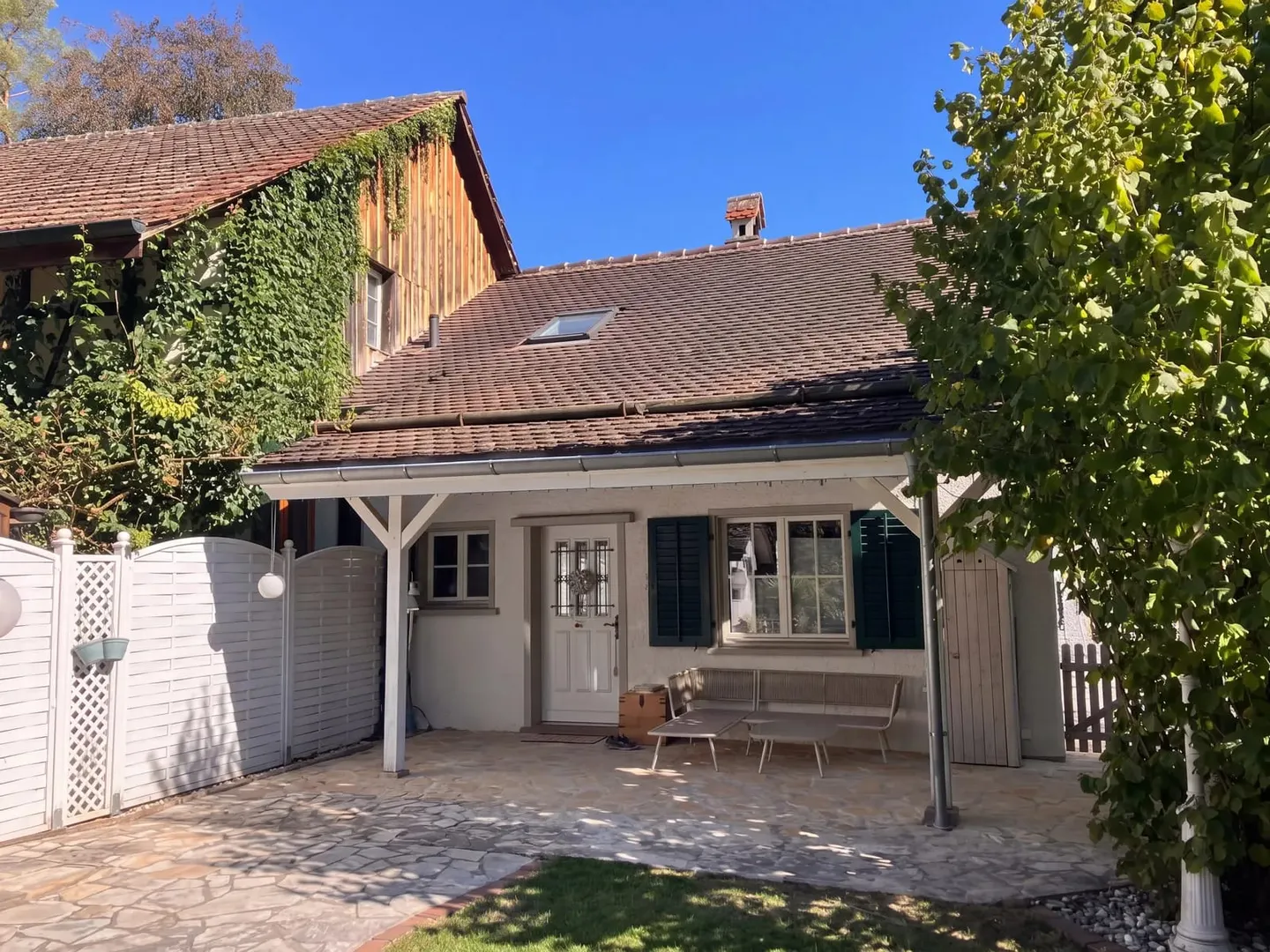 Charming Family Home with Garden - Photo 3 of 13