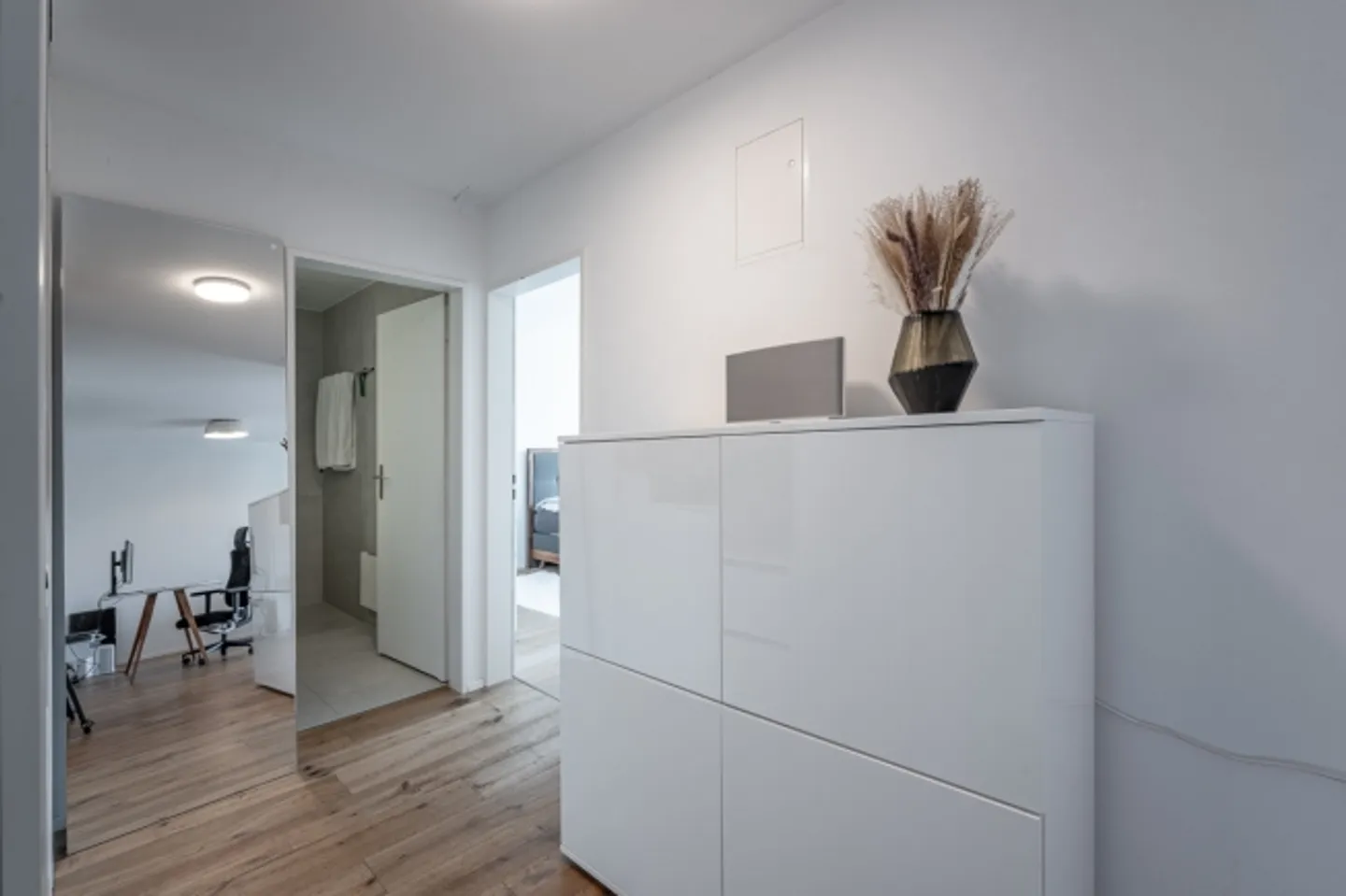Modern, quiet, comfortable. Your new home in Knonau - Photo 7 of 10
