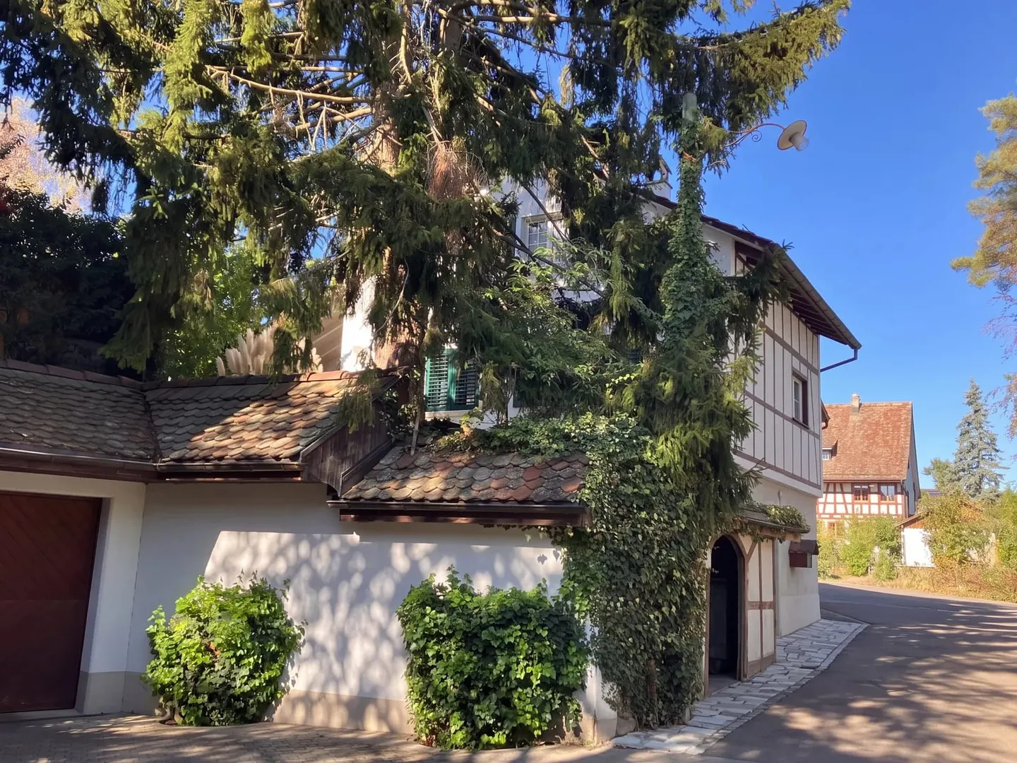 Charming Family Home with Garden - Photo 5 of 13