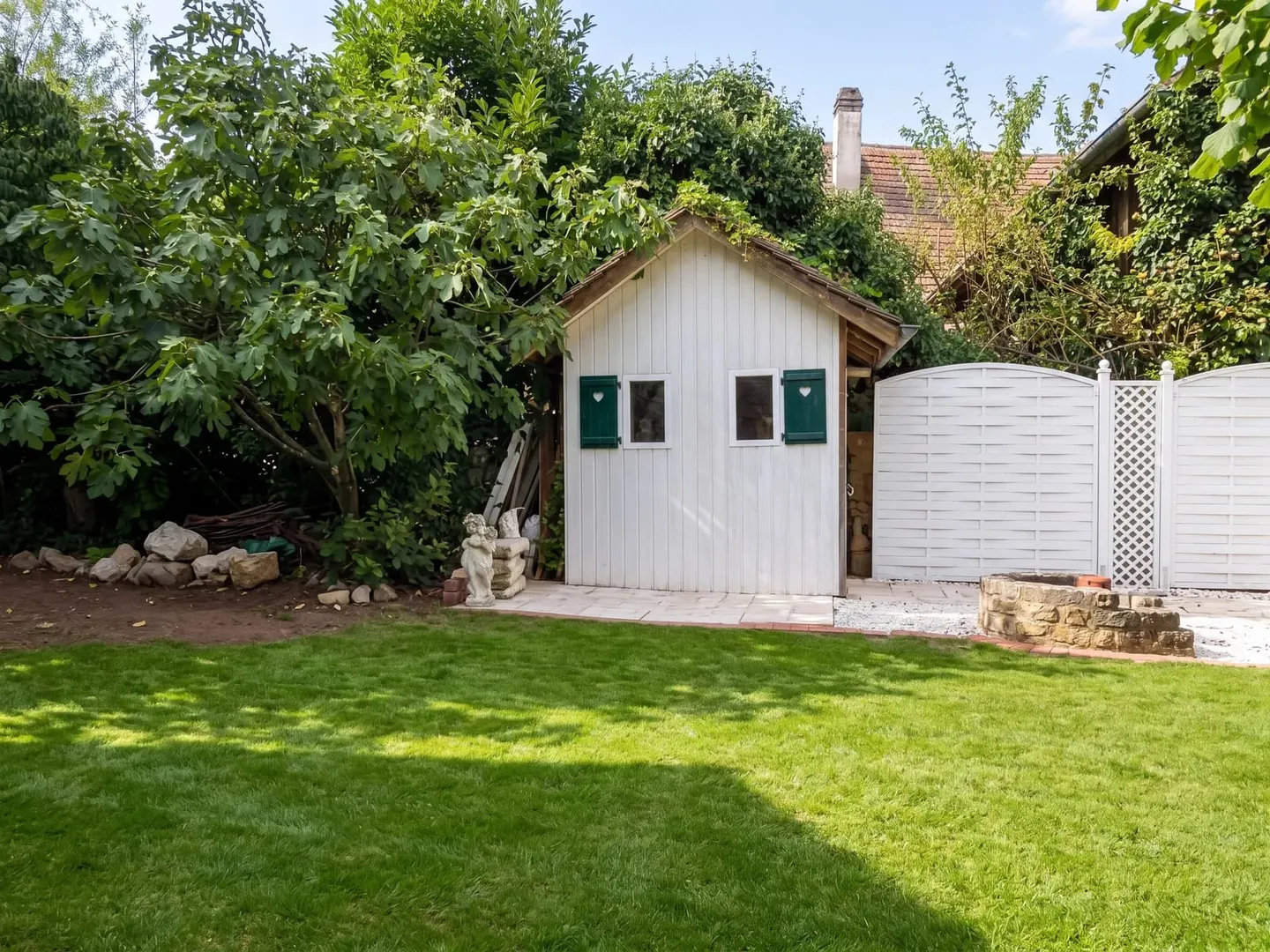 Charming Family Home with Garden - Photo 8 of 13