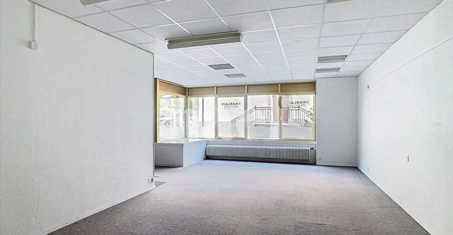 Edificio ad uso misto in affitto - Foto 3 di 11