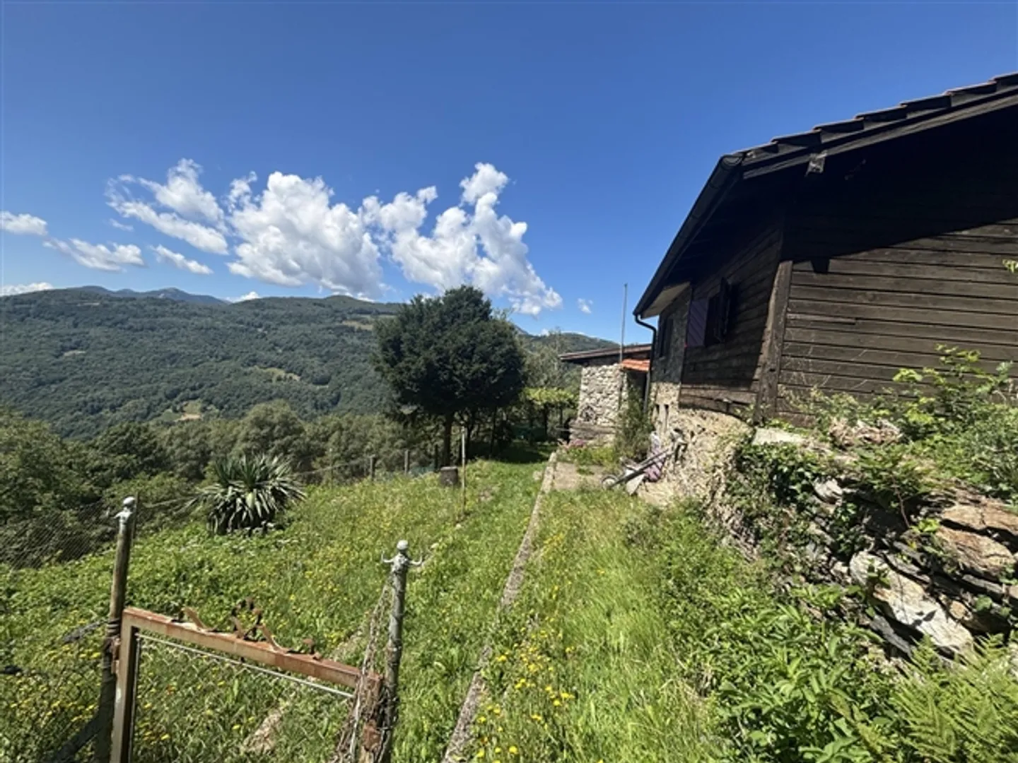 Rustic with large plot, to renovate, surrounded by nature, in a very quiet and sunny location - Photo 13 of 20
