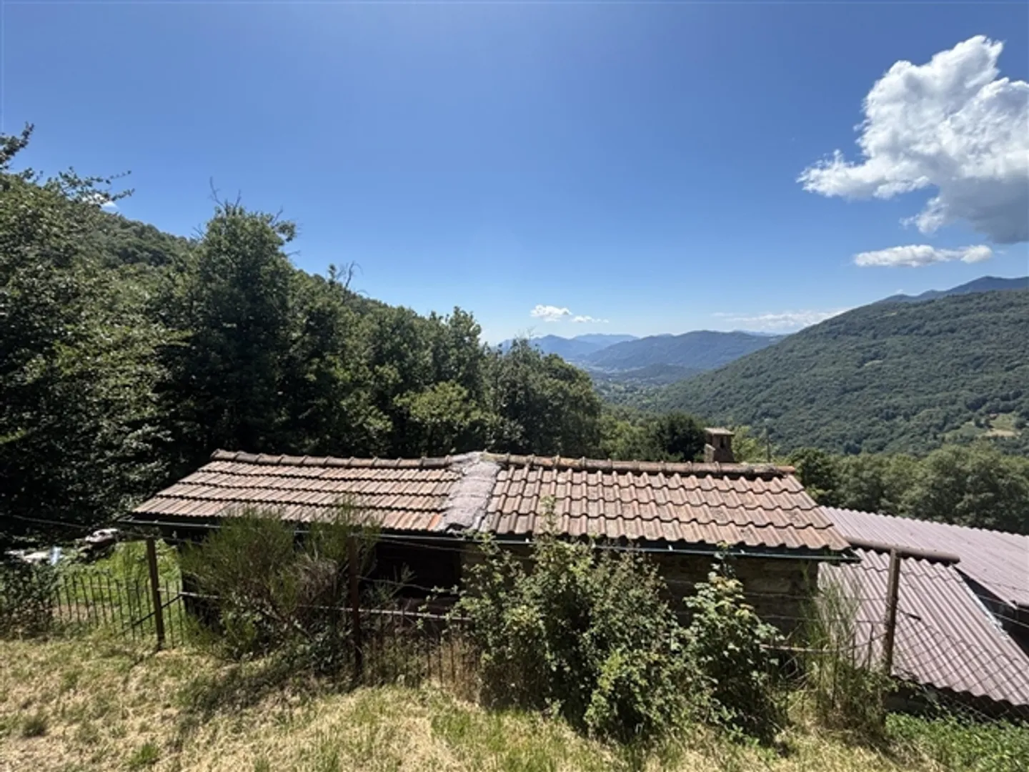 Rustic with large plot, to renovate, surrounded by nature, in a very quiet and sunny location - Photo 19 of 20