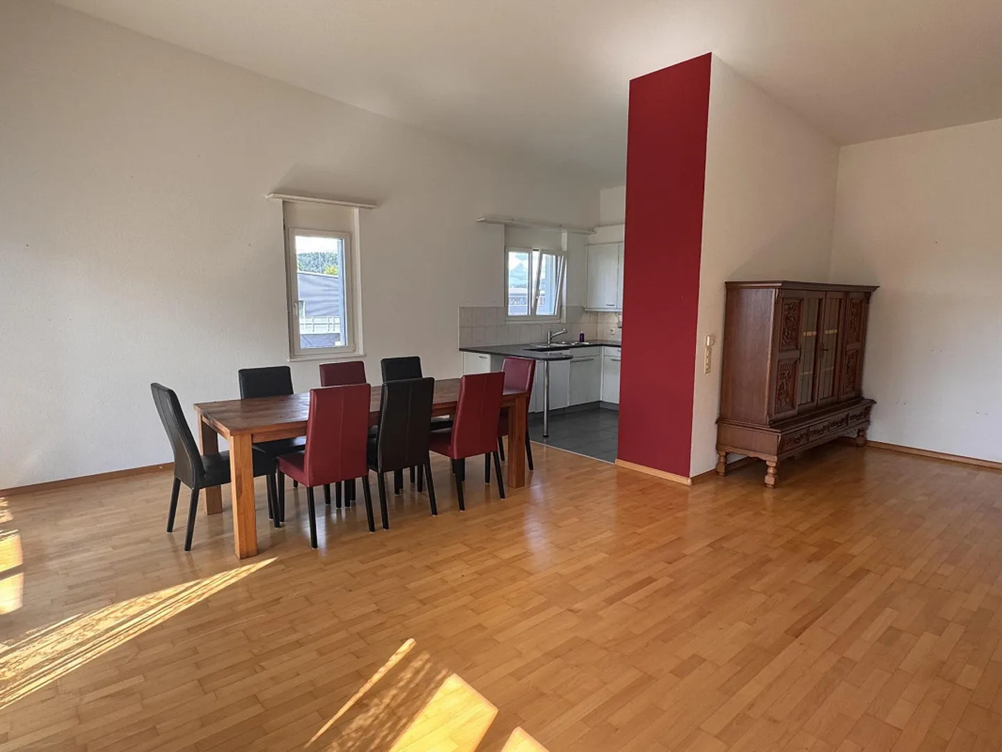 Spacious and bright 4½-room penthouse apartment in Kaiseraugst - Photo 3 of 10