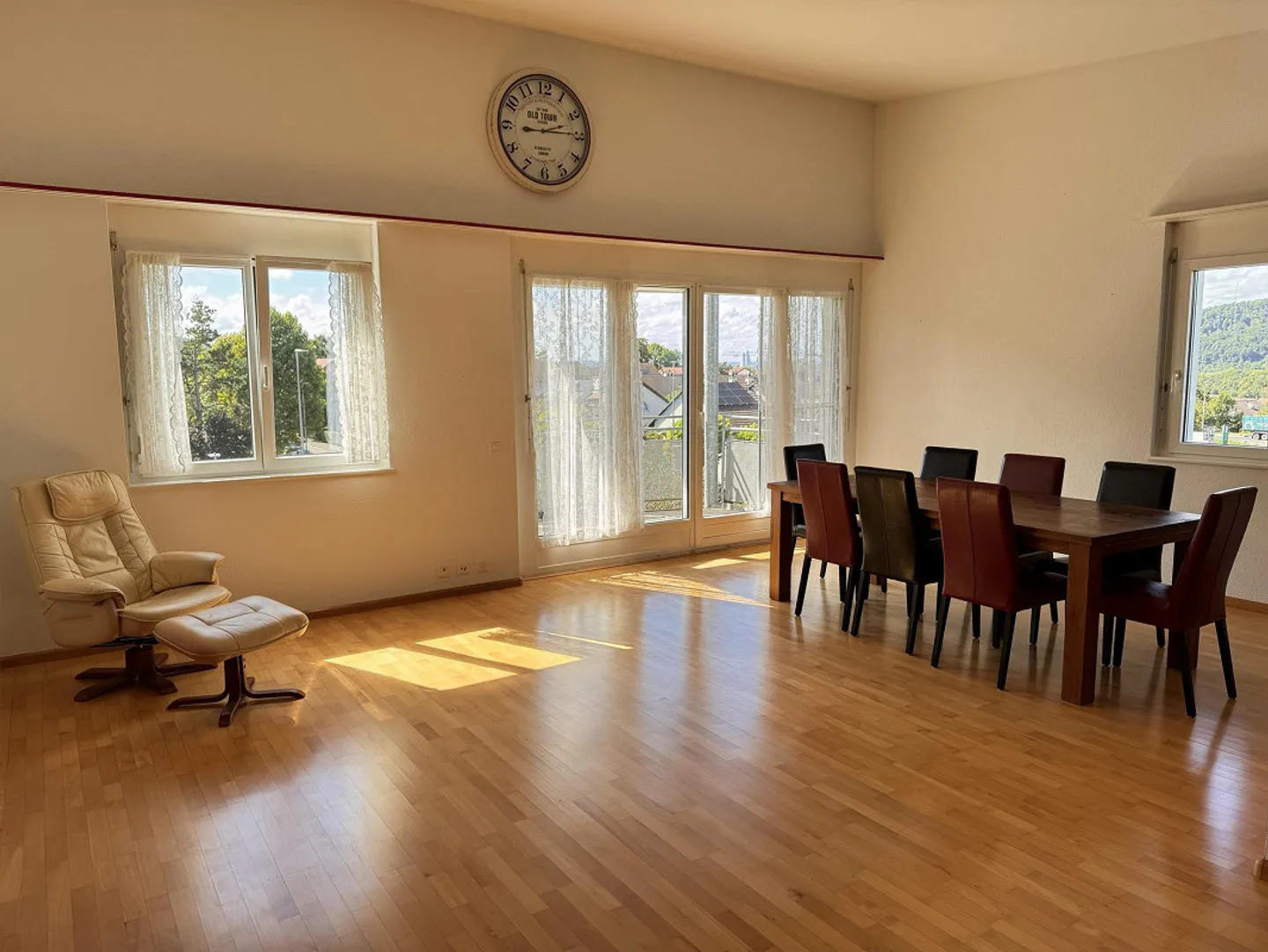 Spacious and bright 4½-room penthouse apartment in Kaiseraugst - Photo 4 of 10