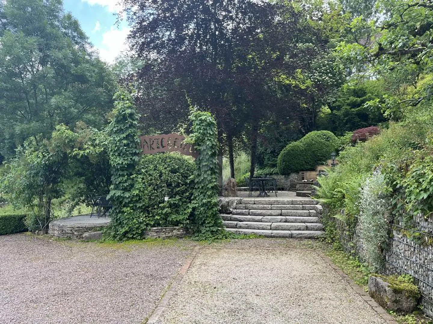 Dans un emplacement calme avec potentiel de développement - Photo 3 sur 6