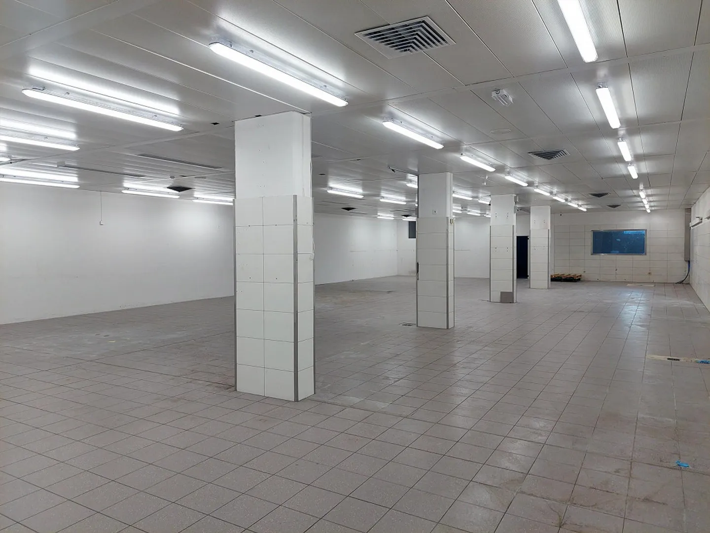 Ampio spazio commerciale in affitto nel centro del castello centrale! - Foto 2 di 10