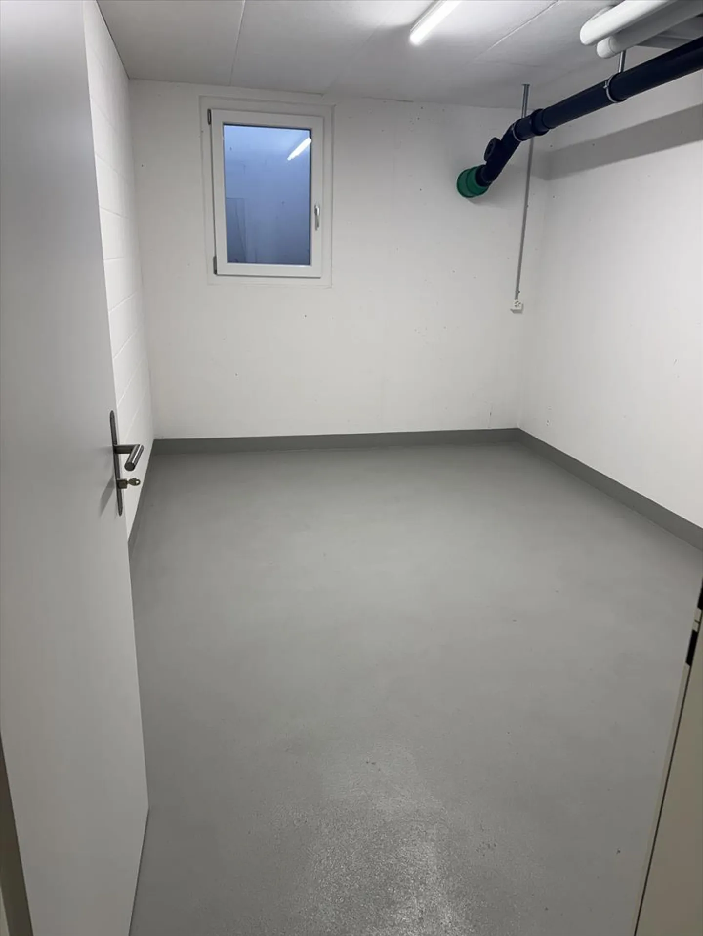 Pratico spazio per hobby - Foto 2 di 2