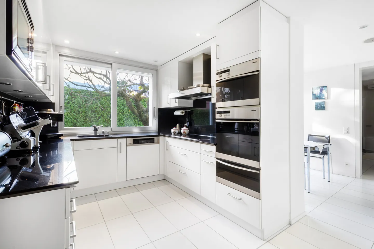 Erleben Sie den Zauber von Ascona zwischen Raum und Privatsphäre - Foto 1 von 2