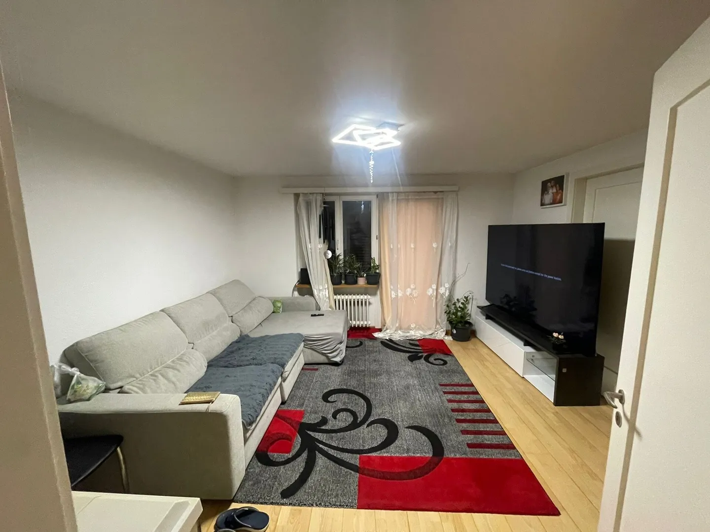 Spacious 4-room apartment in a central location - Photo 2 of 8