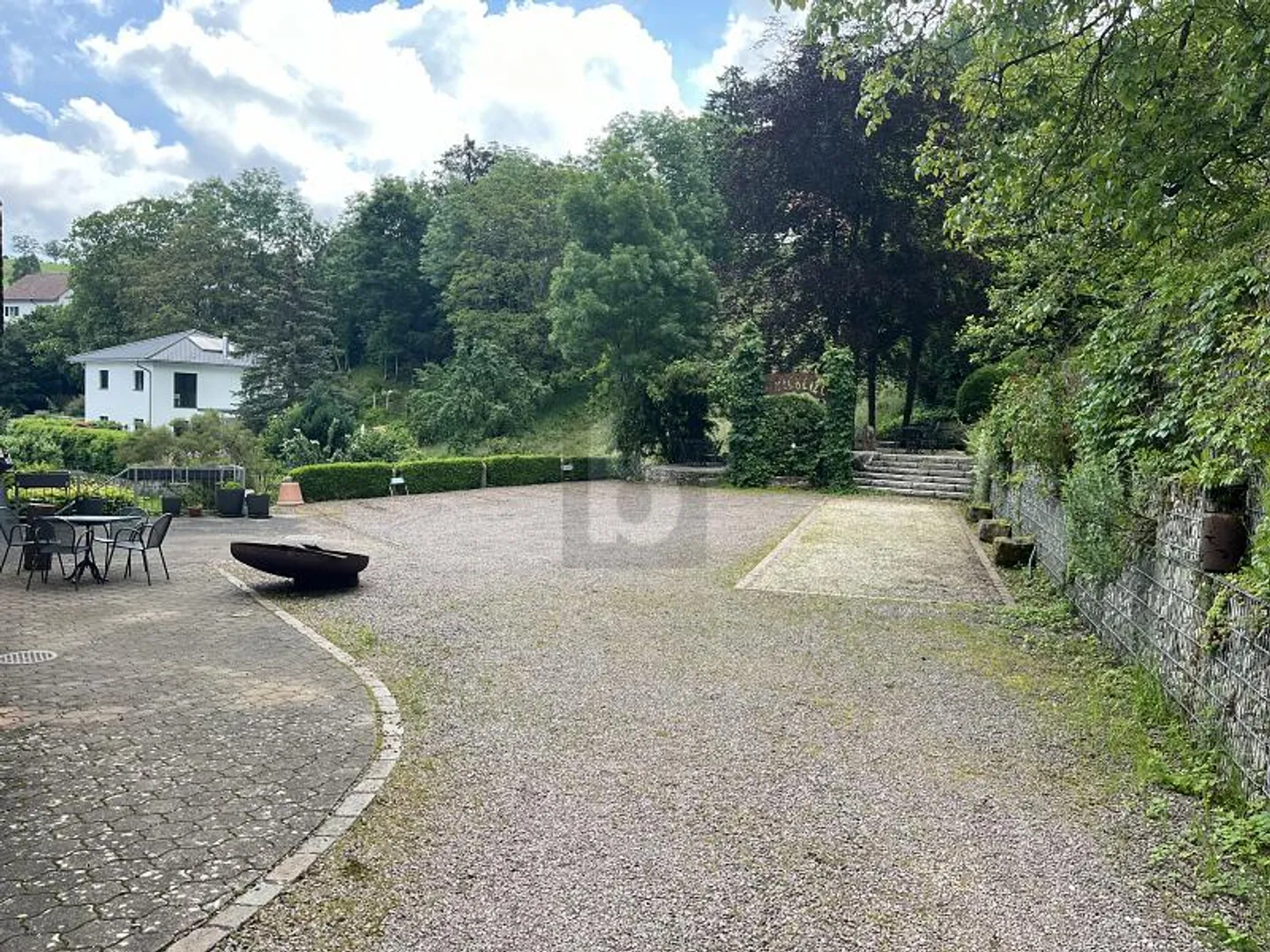 Dans un emplacement calme avec potentiel de développement - Photo 5 sur 6