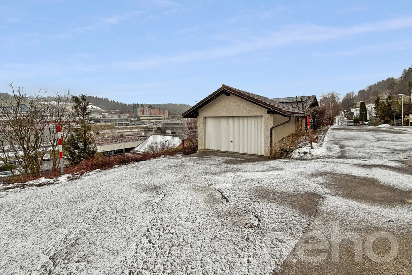 Villa with Storage and Workshop - Photo 4 of 12