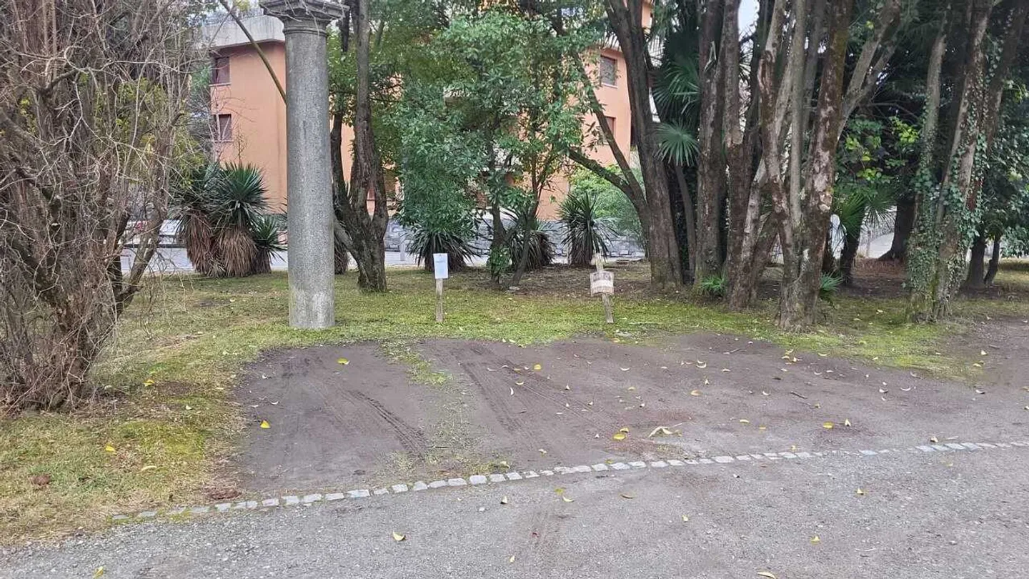 Posteggio ad Ascona - Foto 1 di 2