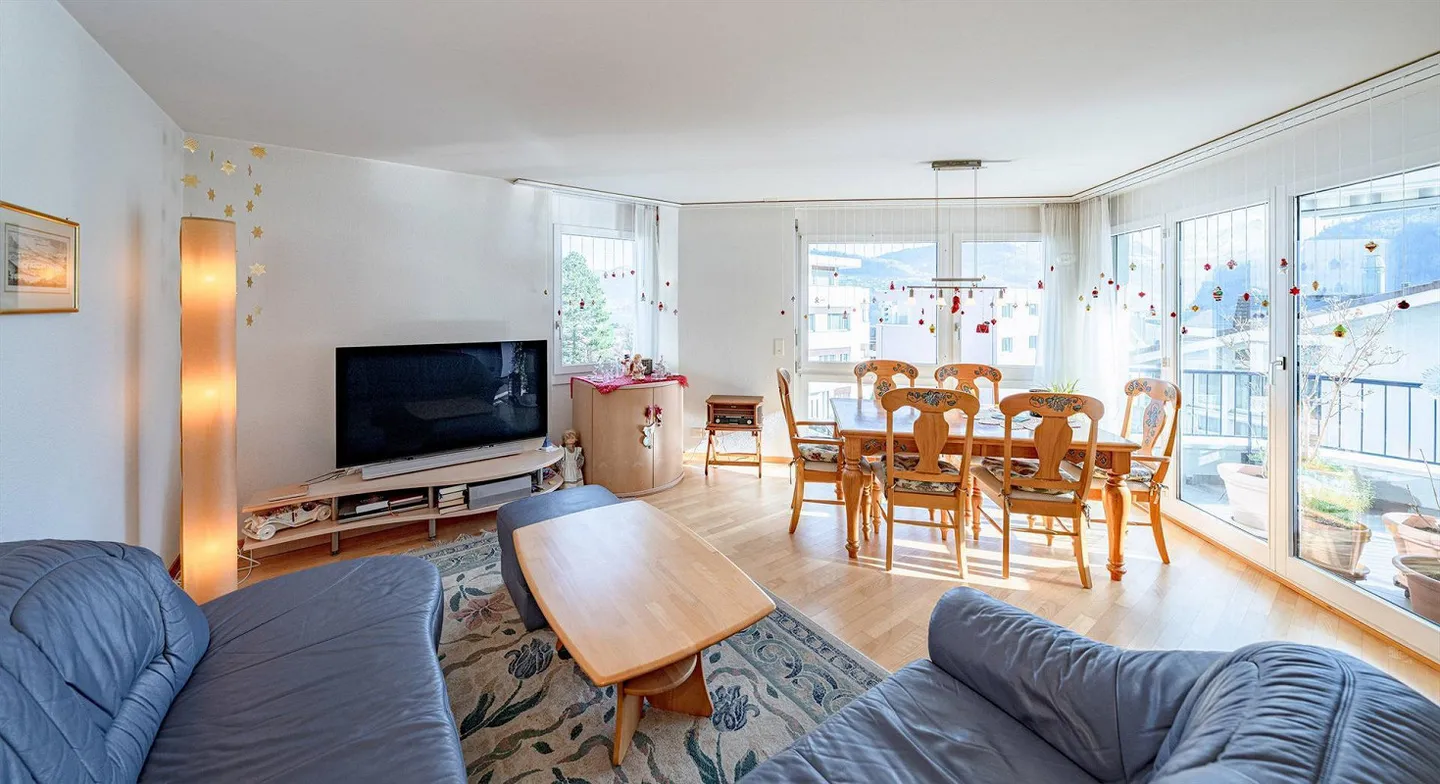 DREAMLIKE 4.5-ROOM APARTMENT WITH LAKE VIEW IN HERGISWIL NW - Photo 2 of 5