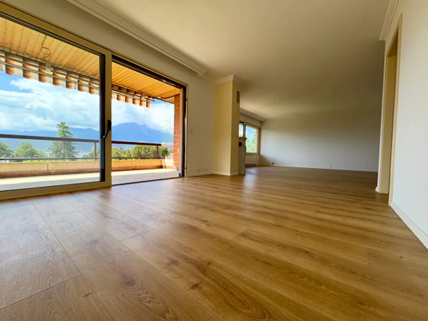 Appartement Magnifique avec Vue - Photo 2 sur 7