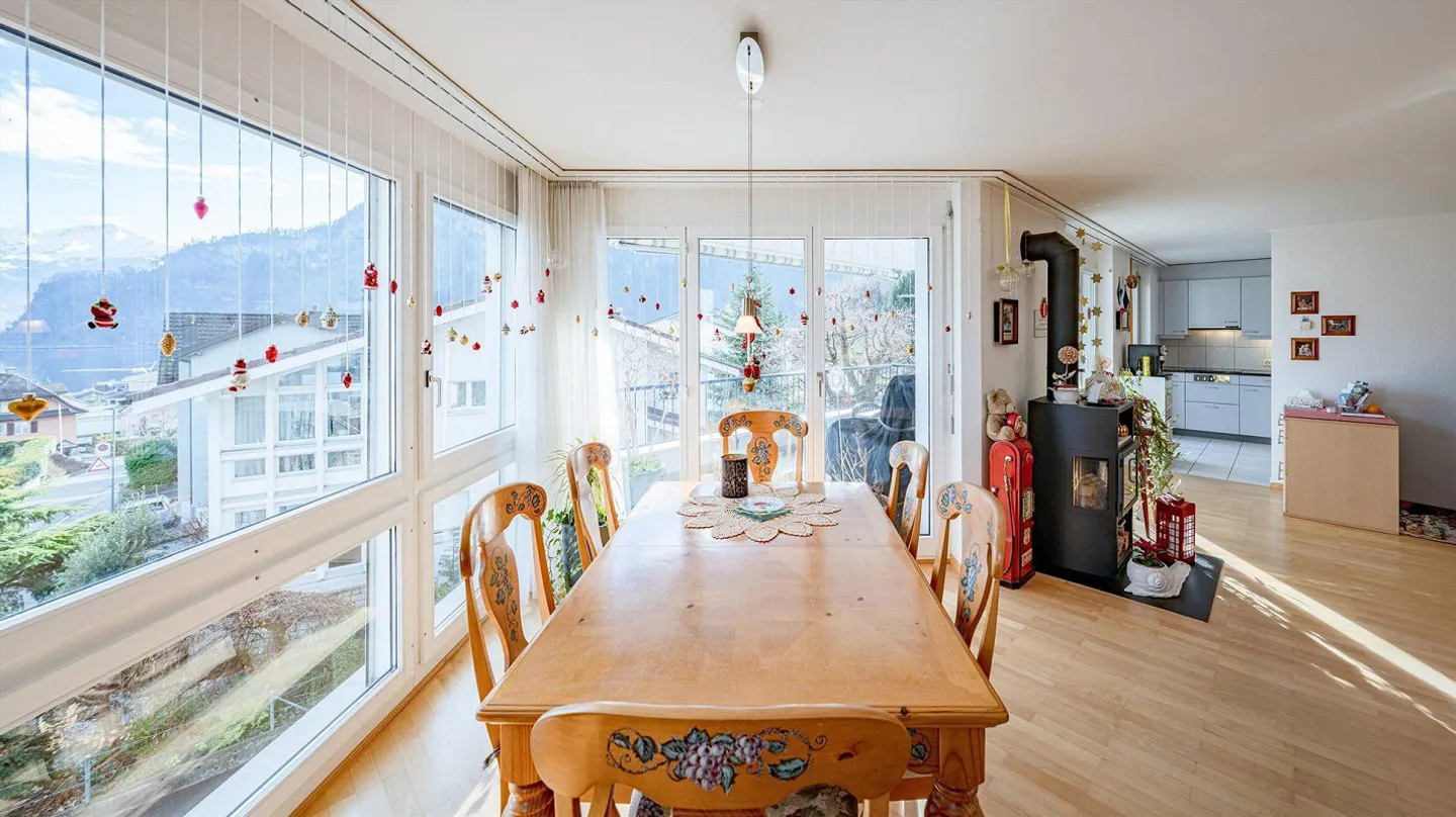 DREAMLIKE 4.5-ROOM APARTMENT WITH LAKE VIEW IN HERGISWIL NW - Photo 3 of 5