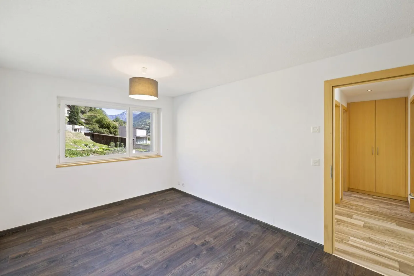 Appartement spacieux de 3 pièces avec 1/2 étage au rez-de-chaussée de 107 m² - Photo 12 sur 13
