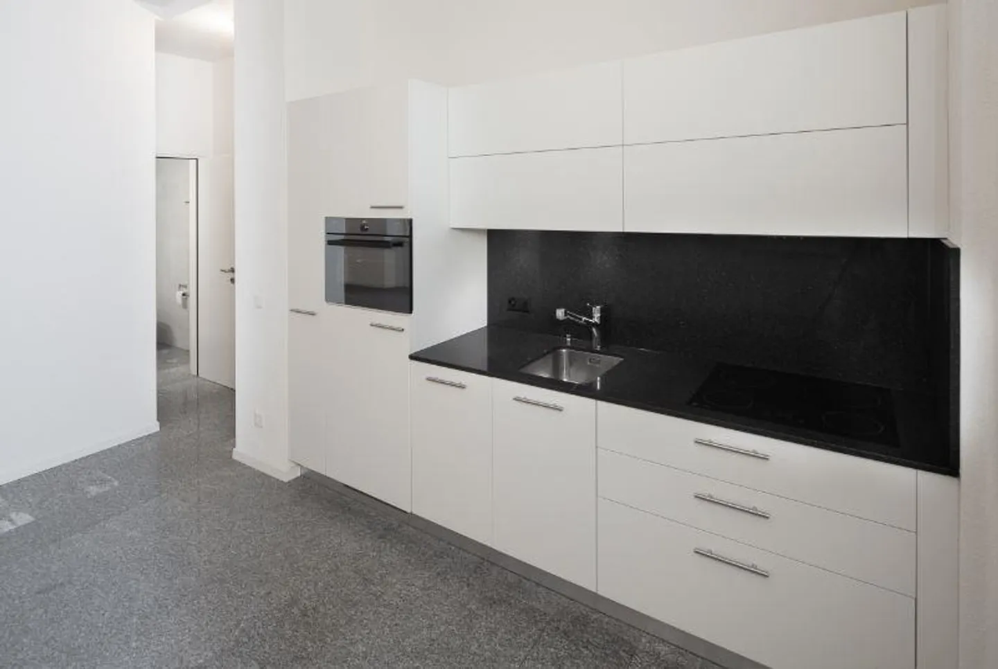 Studio in the old town - no deposit! - Photo 2 of 6