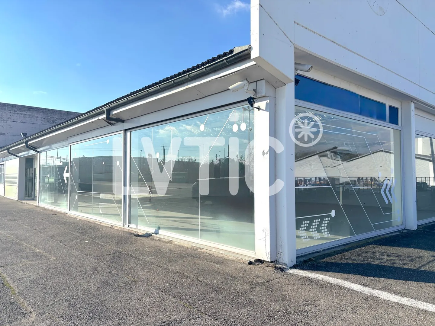 Magazzino in affitto, showroom di 600 m2 a Meyrin - Foto 2 di 7
