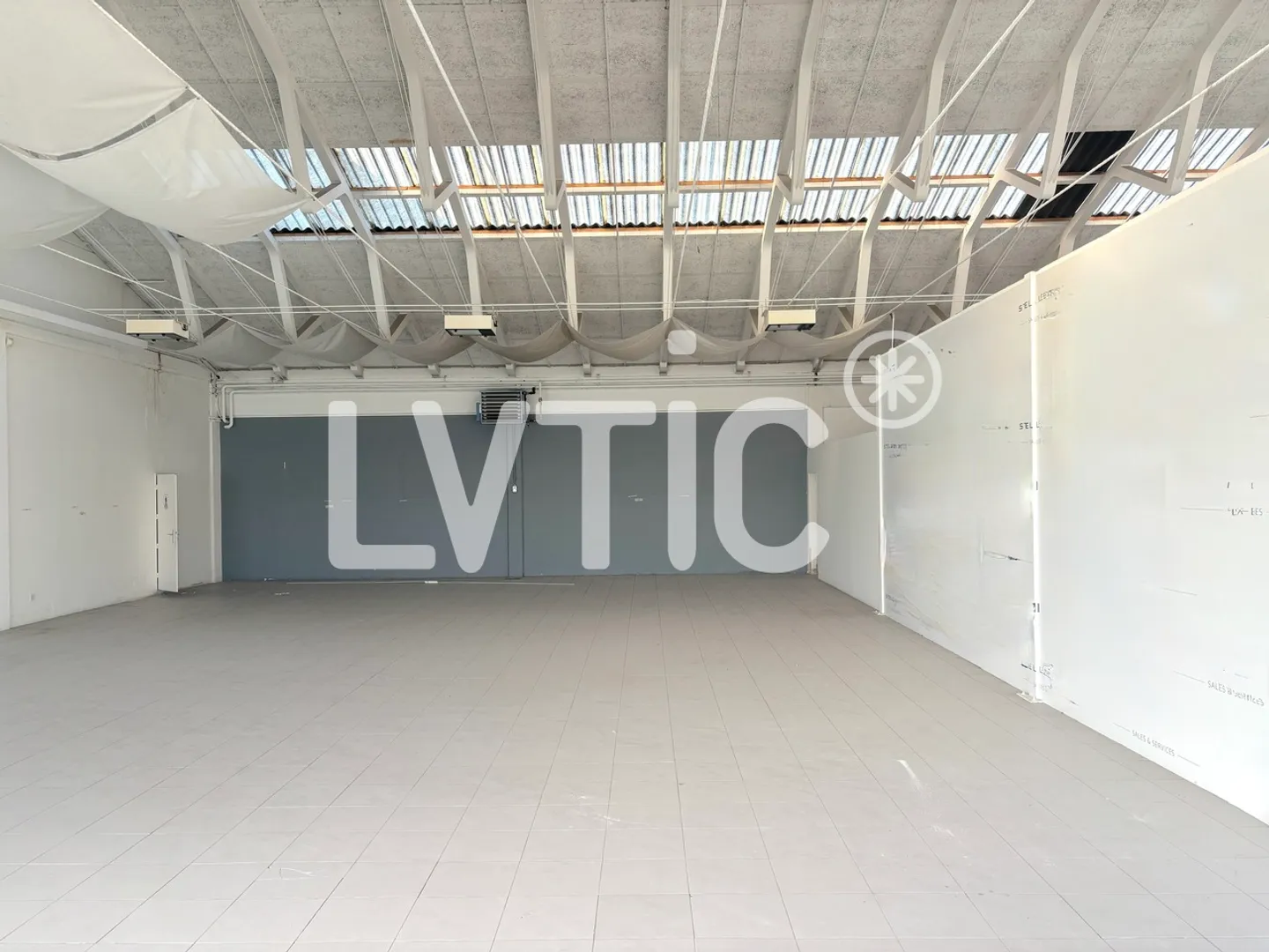 Magazzino in affitto, showroom di 600 m2 a Meyrin - Foto 3 di 7