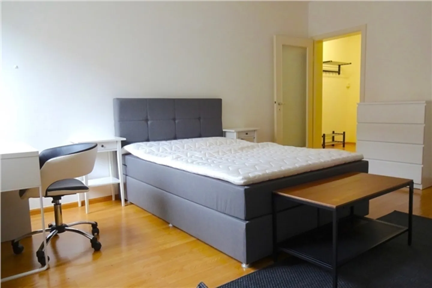 «Möbliertes WG-Zimmer inkl. allem direkt am Badischen Bahnhof» - Foto 1 von 4