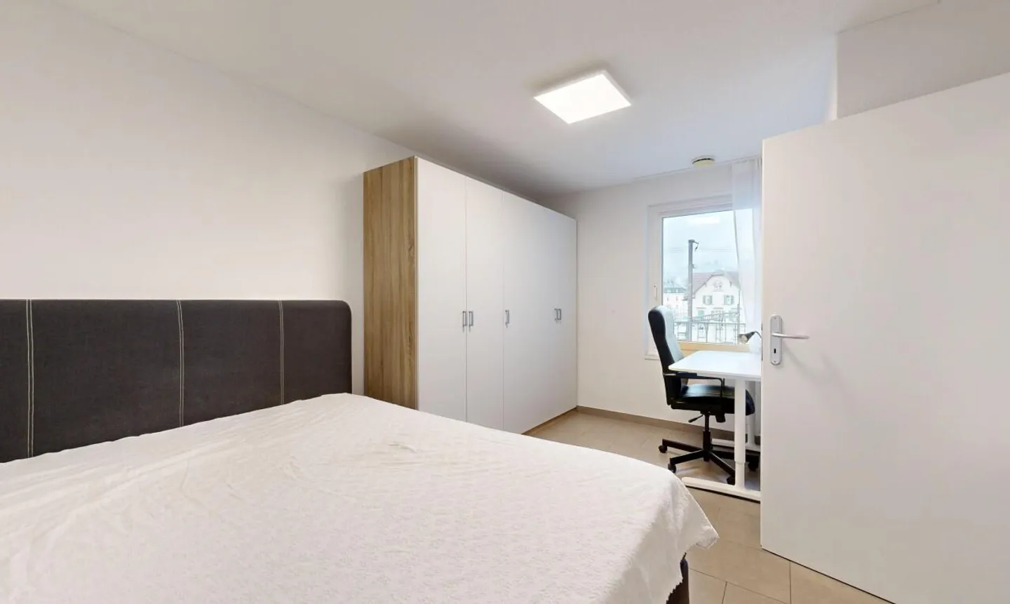 Bright 4.5-room apartment for a comfortable stay in a well-connected location - Photo 7 of 11