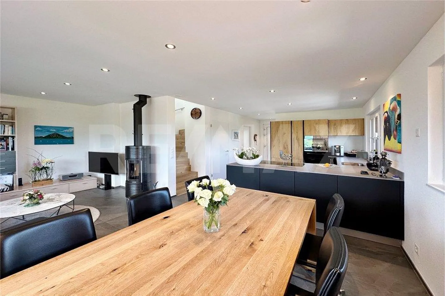 Votre maison de rêve près du lac : Nouvelle maisonette de 3,5 pièces avec vue panoramique et finitions de haute qualité - Photo 3 sur 13