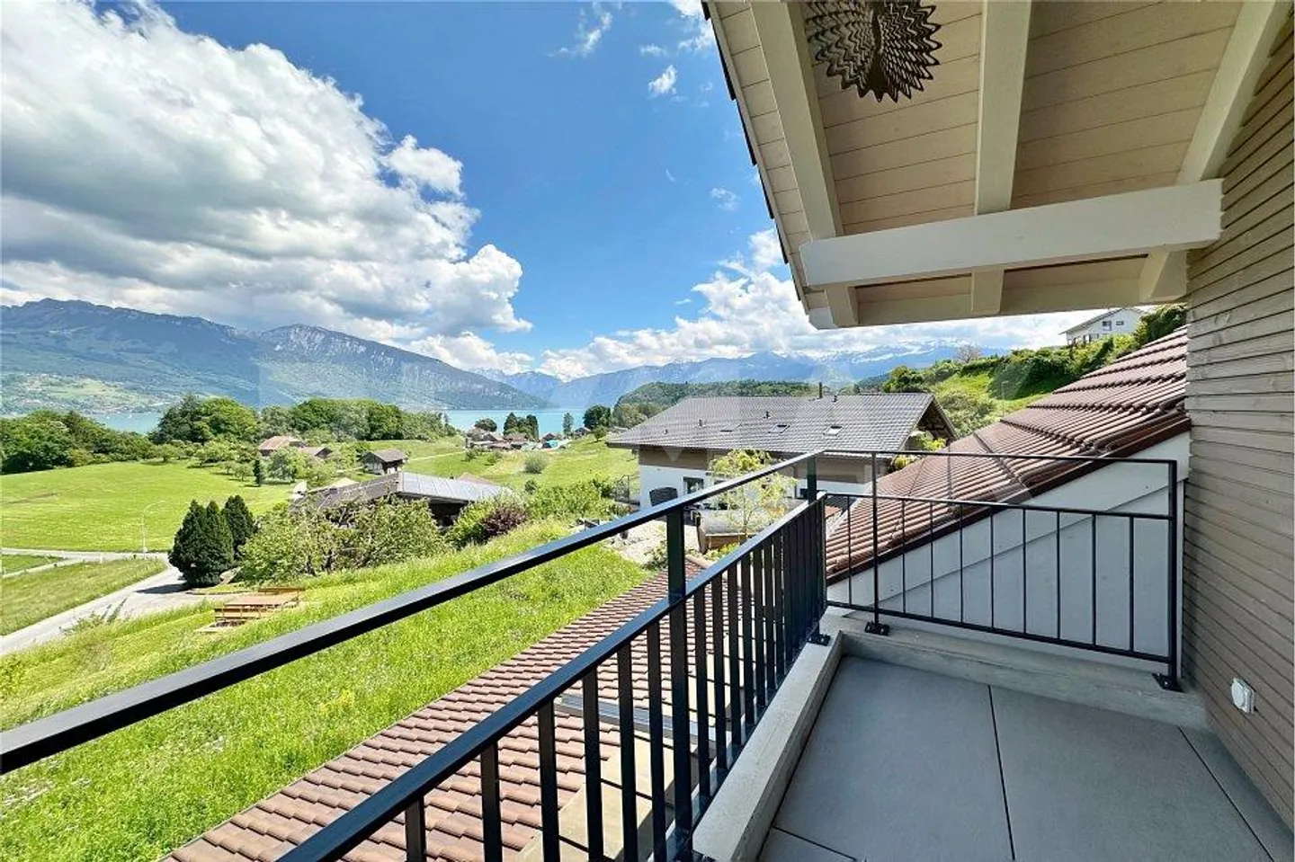 Votre maison de rêve près du lac : Nouvelle maisonette de 3,5 pièces avec vue panoramique et finitions de haute qualité - Photo 12 sur 13