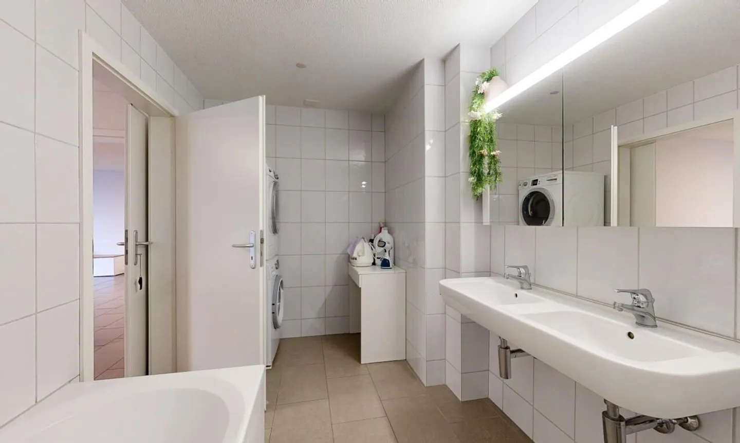 Bright 4.5-room apartment for a comfortable stay in a well-connected location - Photo 10 of 11