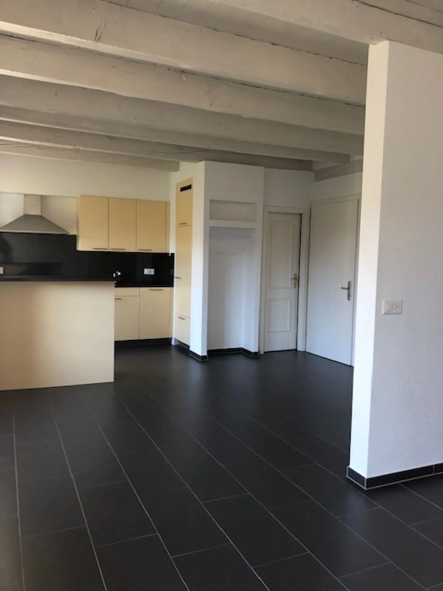 Charming 1.5-room apartment for rent in Biel - Photo 3 of 5